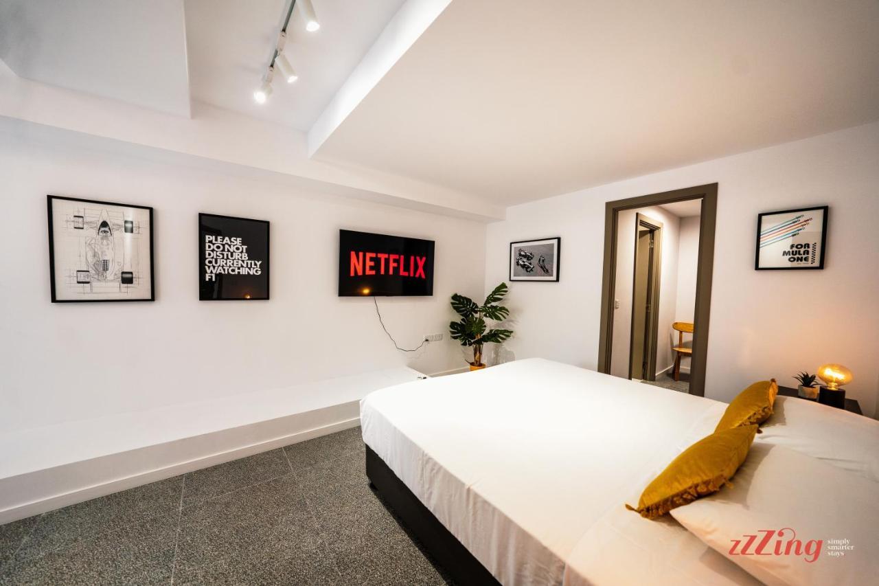 Apartment Music, F1 & Fashion Fun In St. Paul's Bay